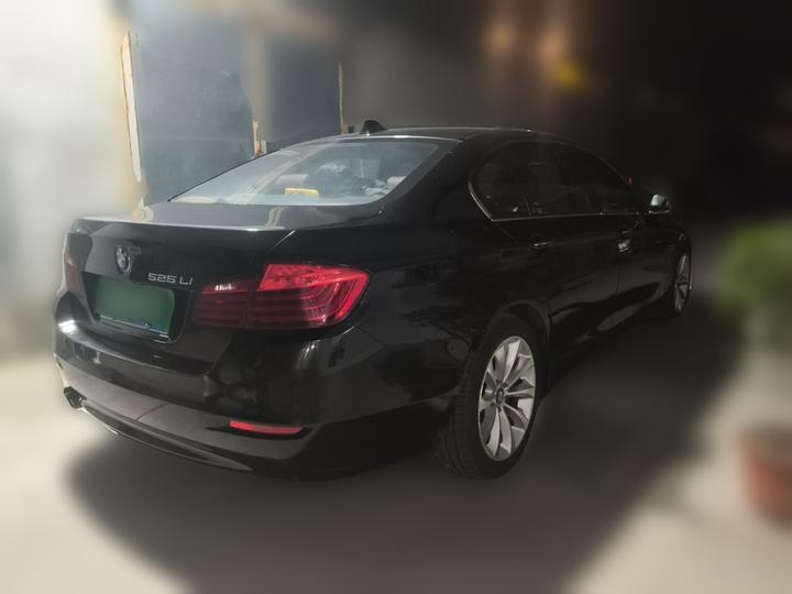 5 Series 2017 525Li Leading photo 6