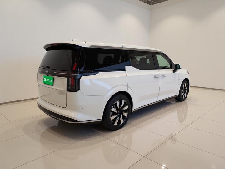 EM90 2025 Ultra 6-Seater photo 4