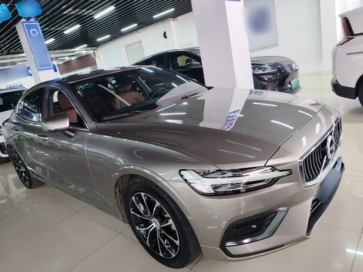 S60 2022 B4 Luxury photo 3