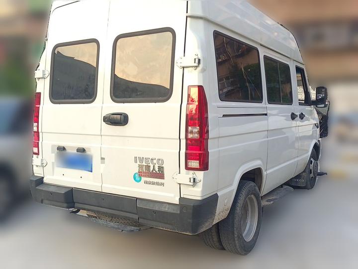IVECO Daily 2023 2.5T A35M1 Short Wheelbase 5-9-Seater photo 6