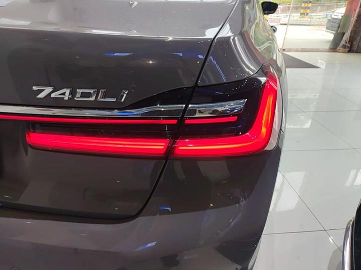 7 Series 2021 740Li Leading Luxury photo 7