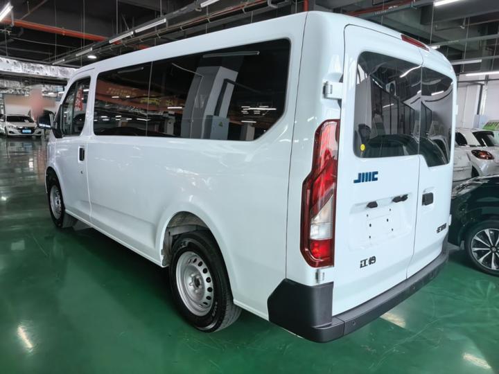 E 2025 41.86kwh Short Wheelbase photo 4