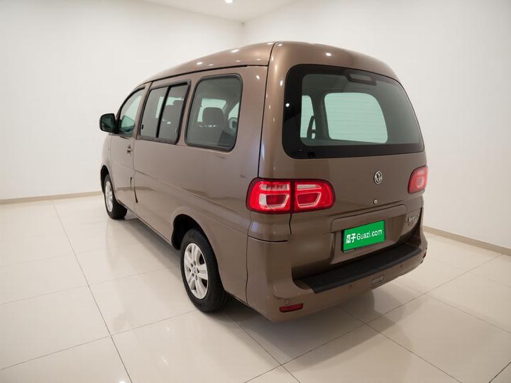 Lingzhi 2018 M3 1.5L 5-Seater photo 4