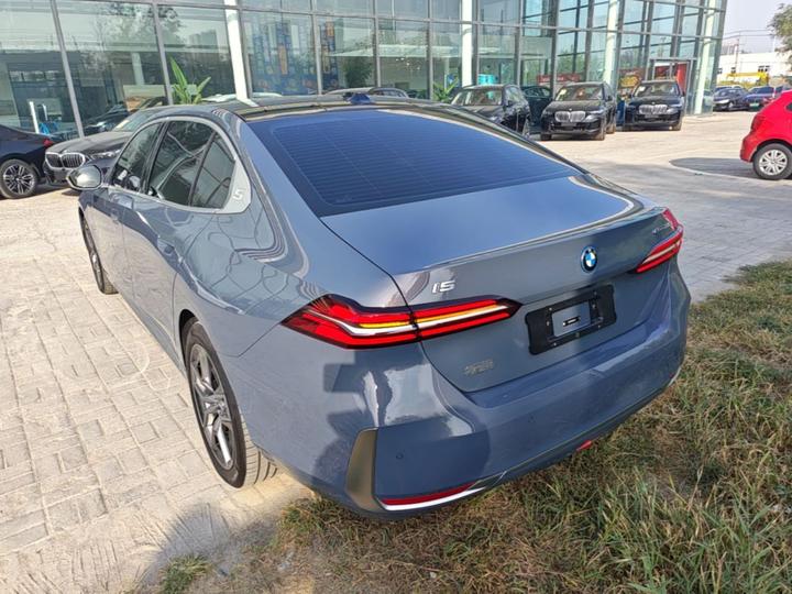 i5 2024 eDrive 35L Exclusive M Sport Package photo 4