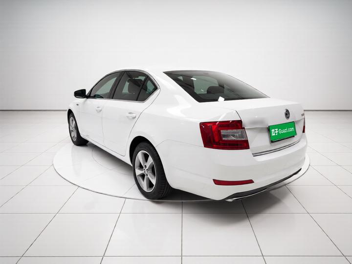 Octavia 2015 1.6L MT photo 4