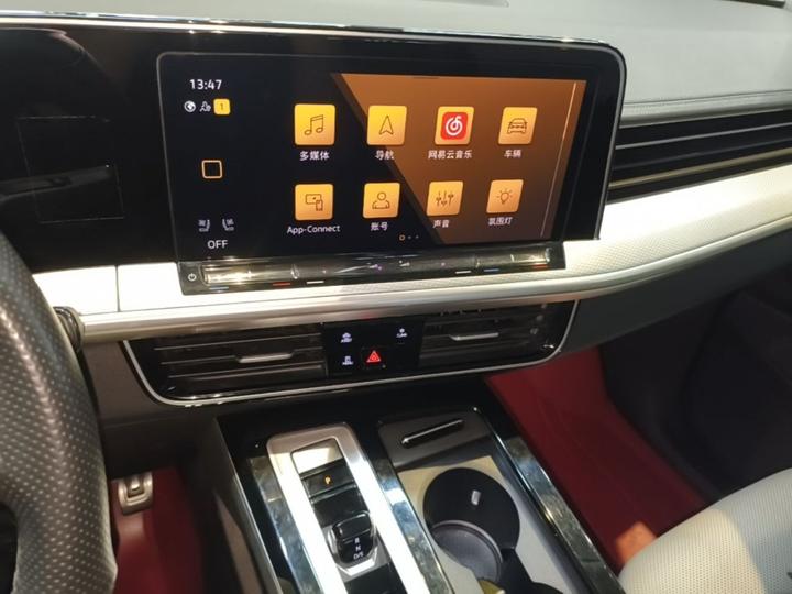 2024 380TSI AWD R-Line photo 8