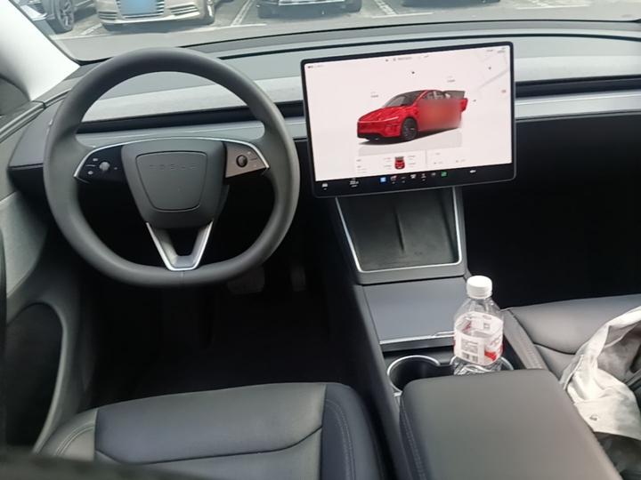 Model Y 2025 RWD photo 5