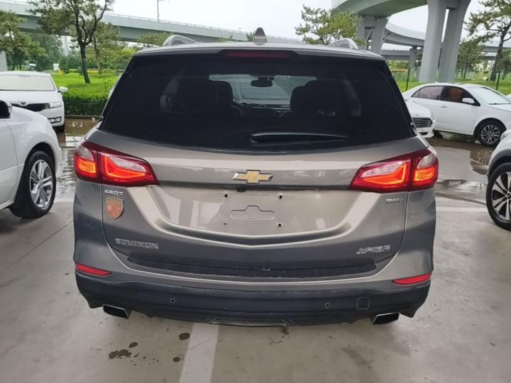 2018 550T AT AWD photo 3