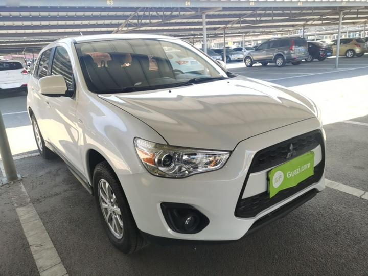 ASX 2013 2.0L CVT RWD Elite photo 3