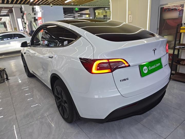 Model Y 2024 RWD photo 4