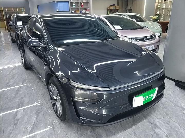 Model Y 2025 RWD photo 3