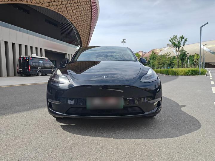 Model Y 2022 Long Range AWD photo 3