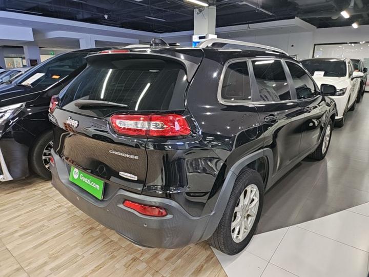 Cherokee 2016 2.4L Leading photo 4