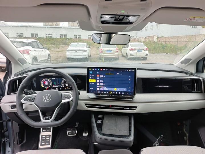2026 450TSI AWD Flagship 6-Seater photo 5