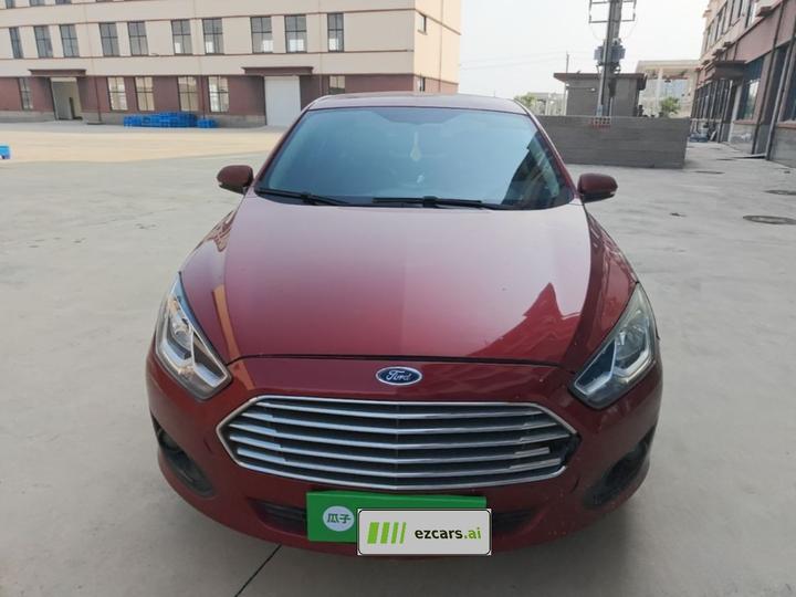 Escort 2015 1.5L AT Comfort photo 2