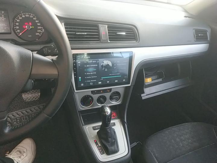 Lavida 2013 Facelift Classic 1.6L AT photo 8
