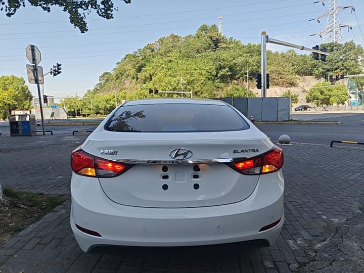 Elantra 2016 1.6L AT Smart photo 3