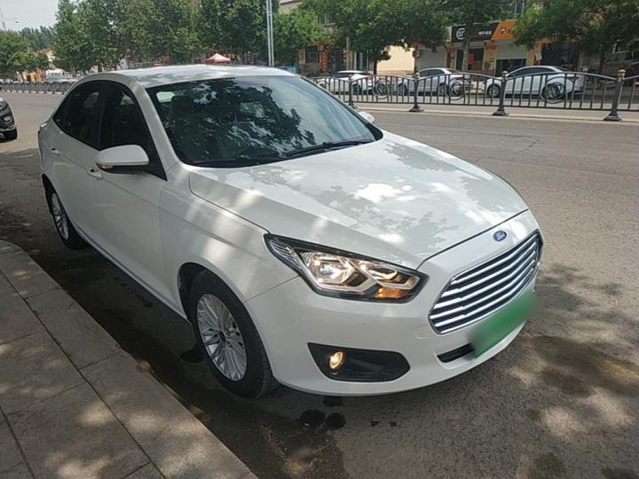 Escort 2015 1.5L AT Comfort photo 3