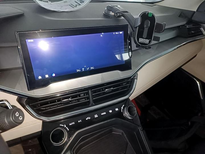 06 EM-P 2020 PHEV Plus photo 8