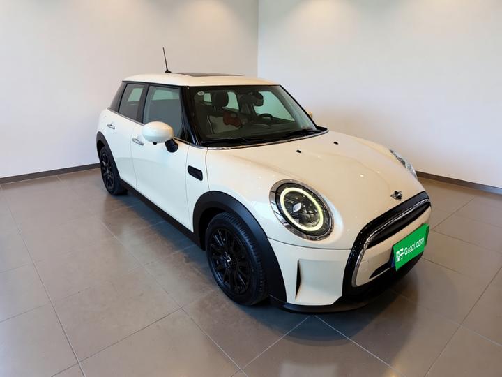 2023 1.5T ONE 5-Door photo 3