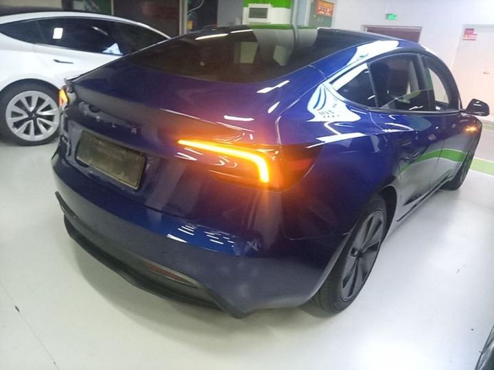 Model 3 2023 RWD photo 4
