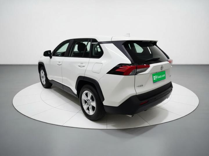 RAV4 2021 2.0L CVT RWD photo 4