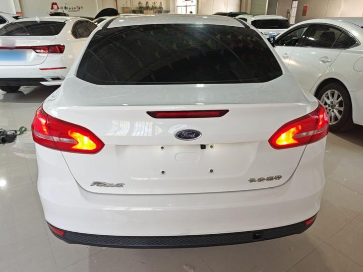 Focus 2015 Sedan 1.6L AT Comfort photo 3