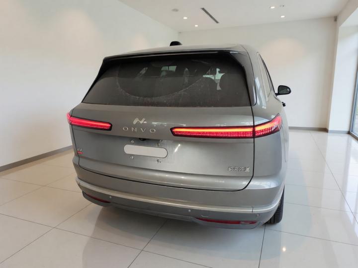 L90 2025 Ultra 6-Seater 60 photo 3