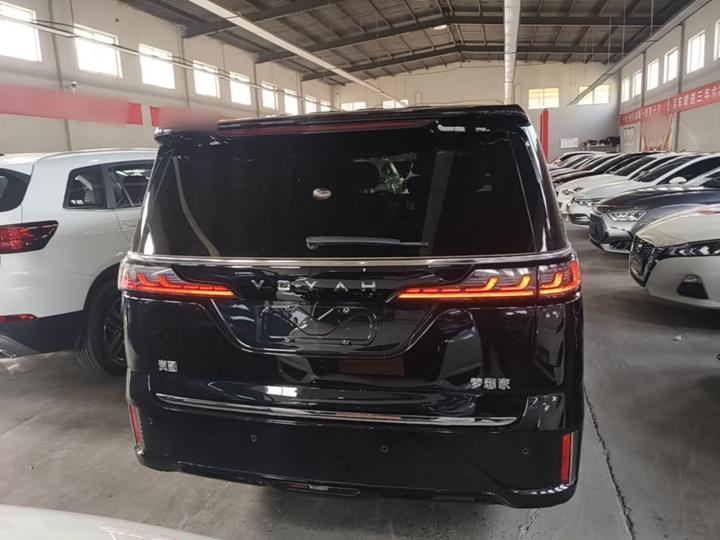 Voyah Dreamer 2024 PHEV Extended Range Flagship photo 3