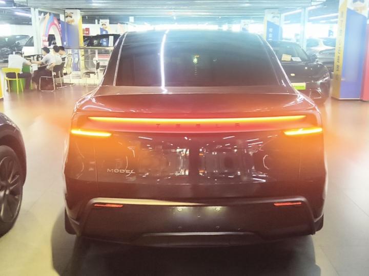 Model Y 2025 RWD photo 3