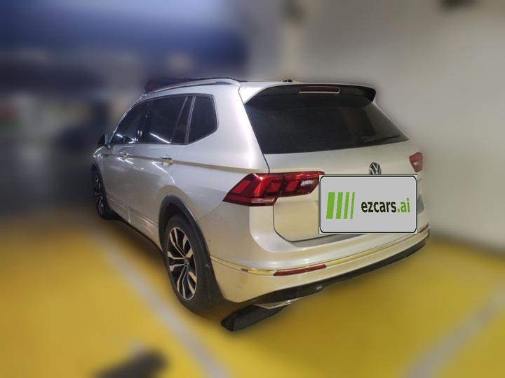 Tiguan L 2021 330TSI AT RWD R-Line photo 4