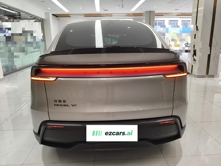Model Y L 2025 Long Range AWD photo 3