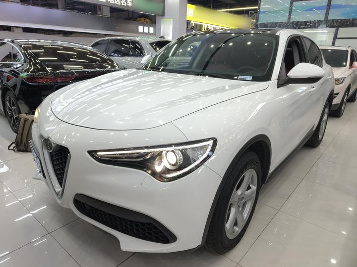 Alfa Romeo Stelvio 2017 2.0T 200HP Elite