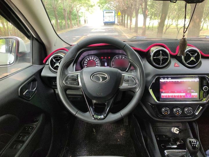 DX3 2018 1.5L MT Premium photo 3