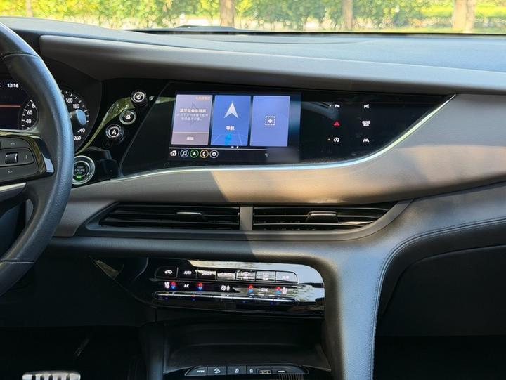 2020 28T AWD Exclusive Flagship photo 4