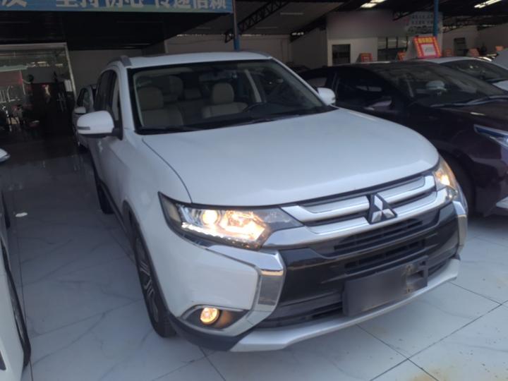 Outlander 2018 2.0L RWD Honor 5-Seater photo 3