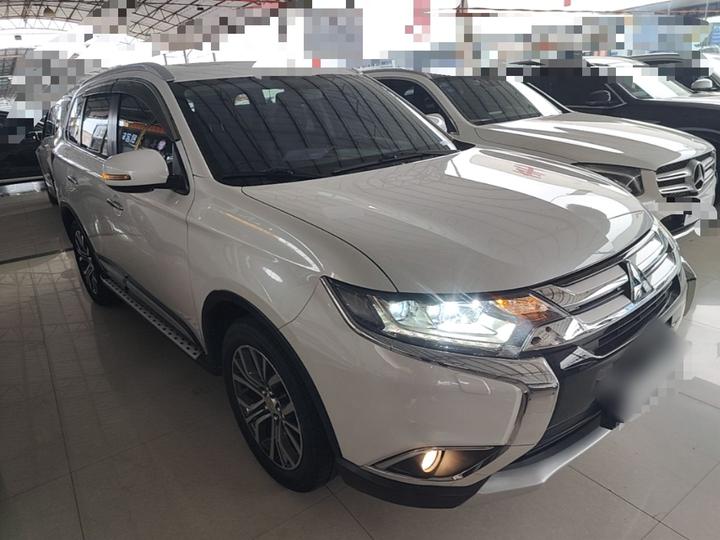 Outlander 2016 2.4L AWD Luxury 7-Seater photo 3
