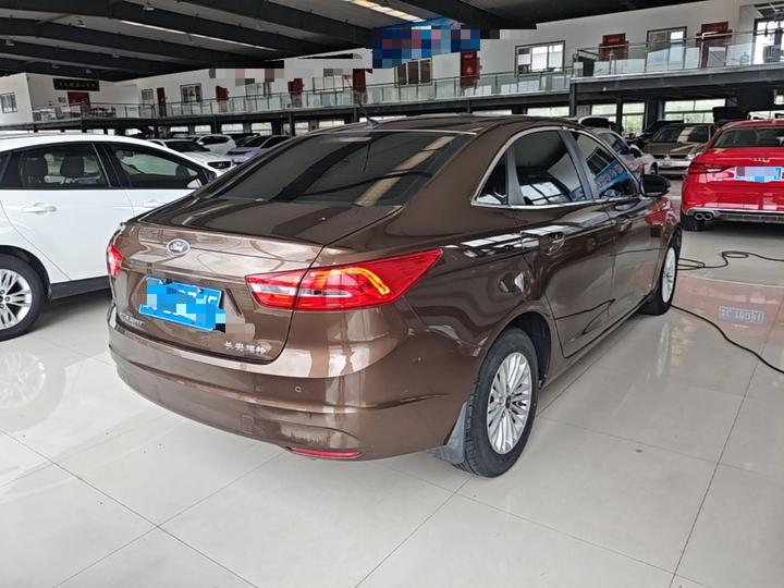 Escort 2015 1.5L AT Comfort photo 4