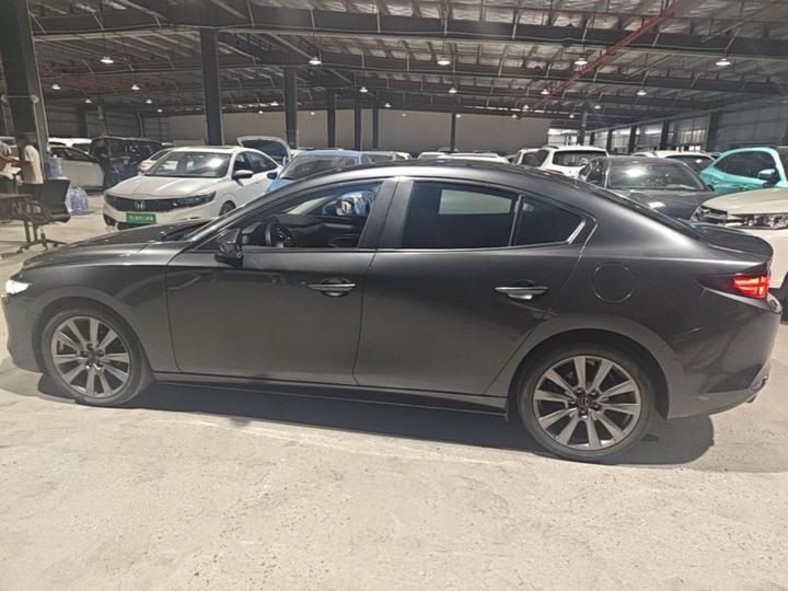 3 Axela 2021 2.0L AT photo 3
