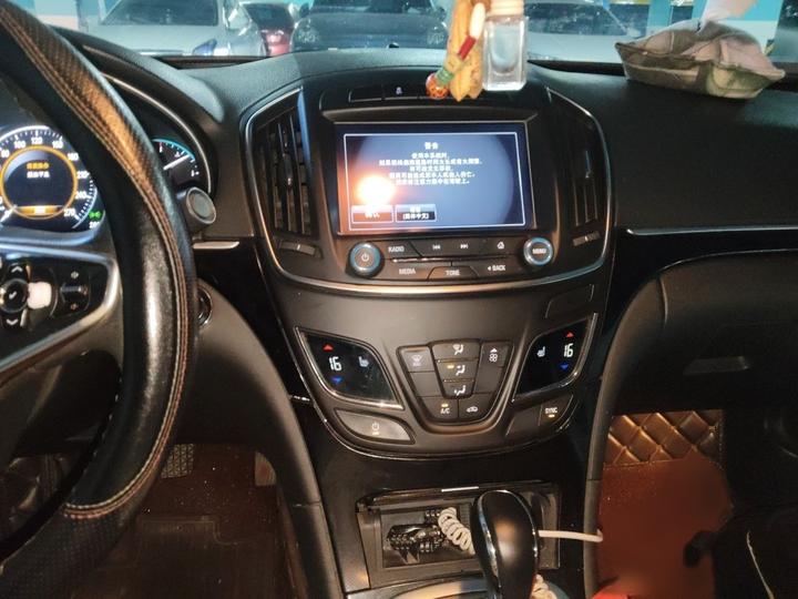 Regal 2015 1.6T Elite Tech photo 5