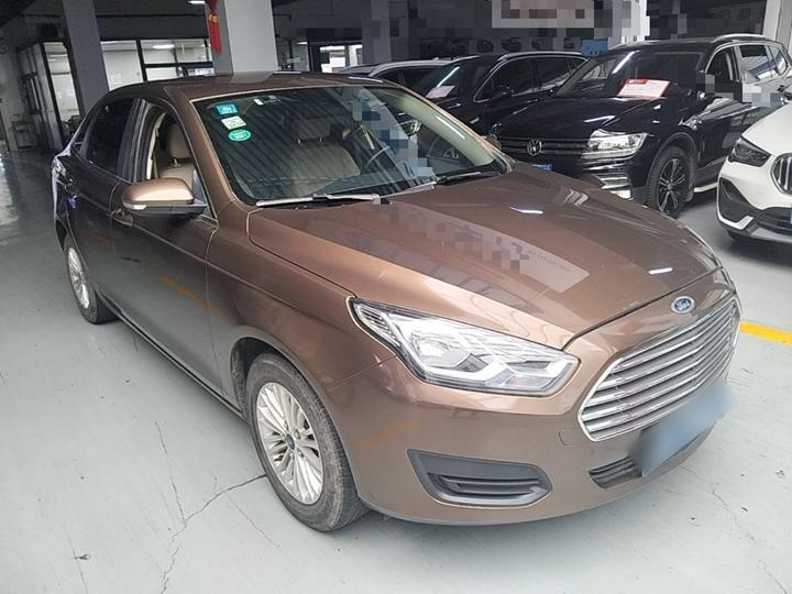 Escort 2017 Facelift 1.5L AT Comfort photo 3