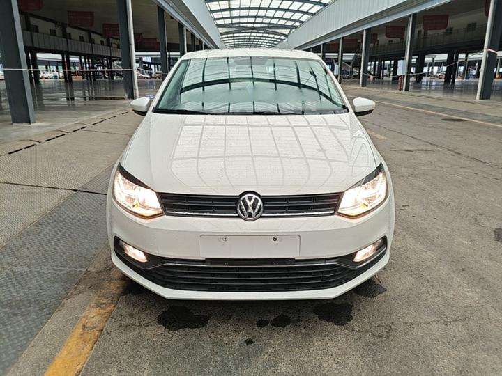Polo 2016 1.6L AT Comfort photo 2