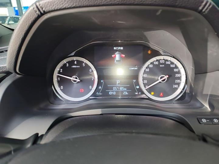 UR-V 2020 240TURBO RWD photo 7