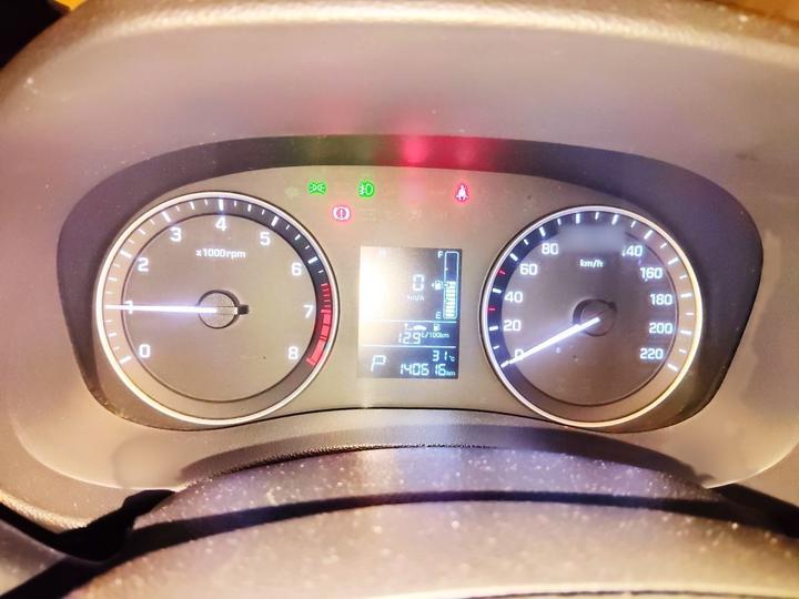 ix25 2015 1.6L AT RWD Premium DLX photo 4