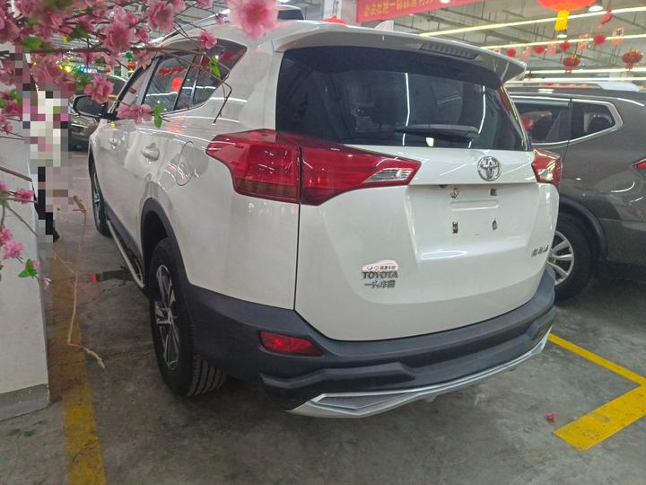 RAV4 2015 2.0L CVT RWD photo 4