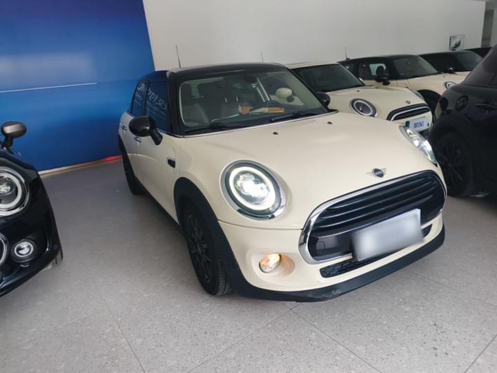 2018 1.5T COOPER Classic 5-Door photo 3