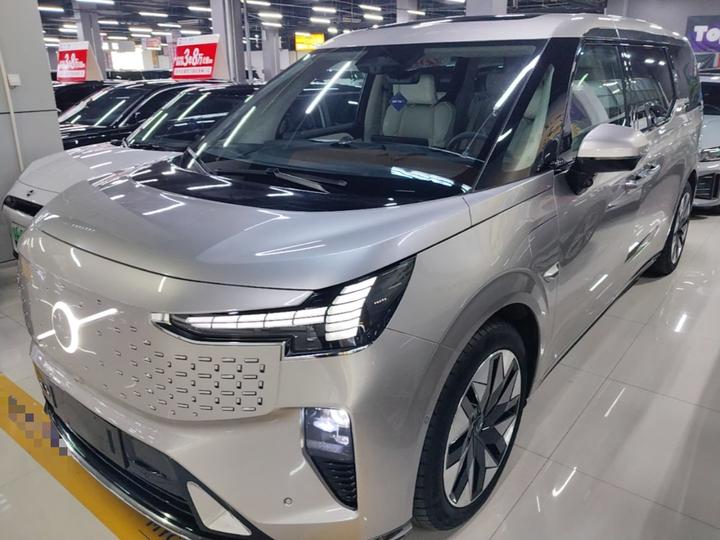 EM90 2025 Ultra 6-Seater