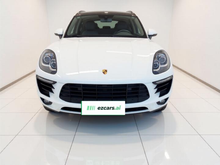 2017 Macan 2.0T photo 2