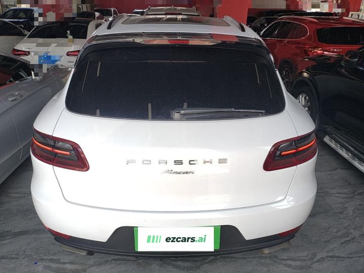 2017 Macan 2.0T photo 3