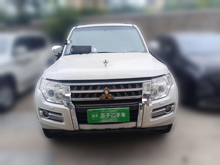 Pajero Parallel Import V93 3.0L 5-Door GLS photo 2